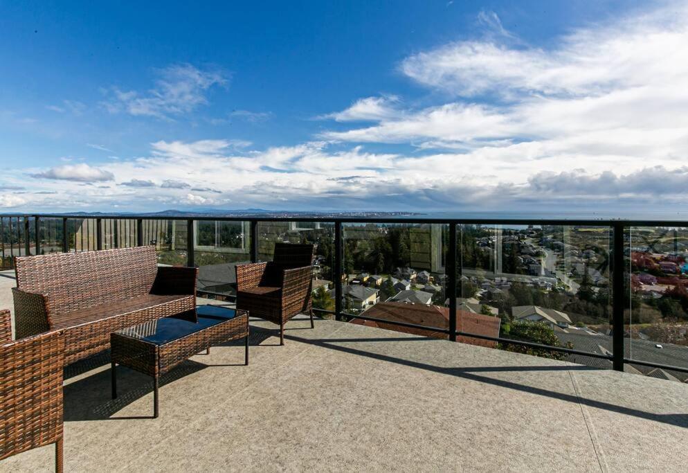 Eagle'S View Penthouse Apartment Виктория Екстериор снимка